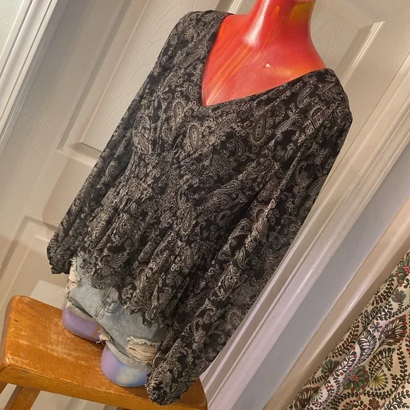 DR2 Long Sleeve V-Neck Peplum Top NWT - Picture 6 of 15